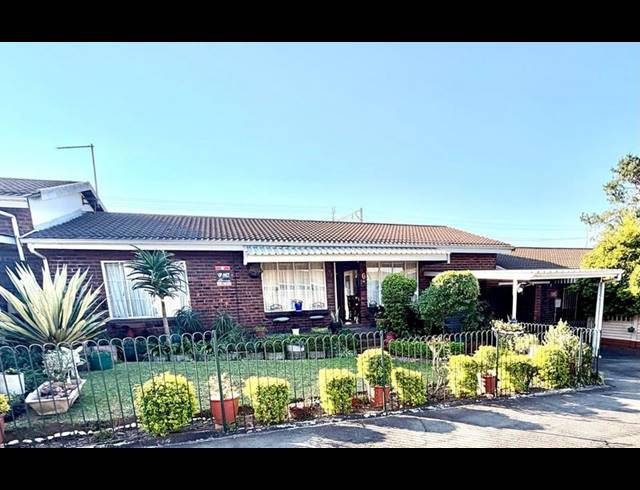 2 BEDROOM TOWNHOUSE FOR SALE IN SCOTTSVILLE EXT